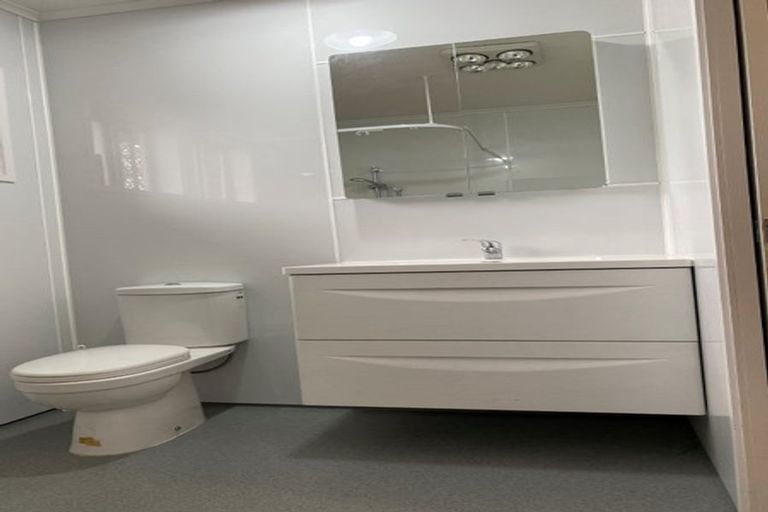 Photo of property in 3/2 Mickle Street, Te Atatu South, Auckland, 0610