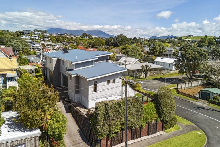 Photo of property in 27 Roy Terrace, Moturoa, New Plymouth, 4310