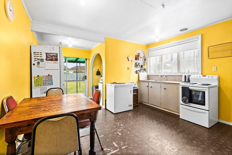 Photo of property in 25 Curling Crescent, Onekawa, Napier, 4110