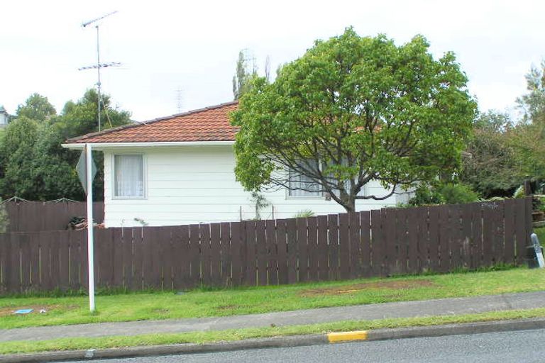 Photo of property in 23 Garton Drive, Massey, Auckland, 0614