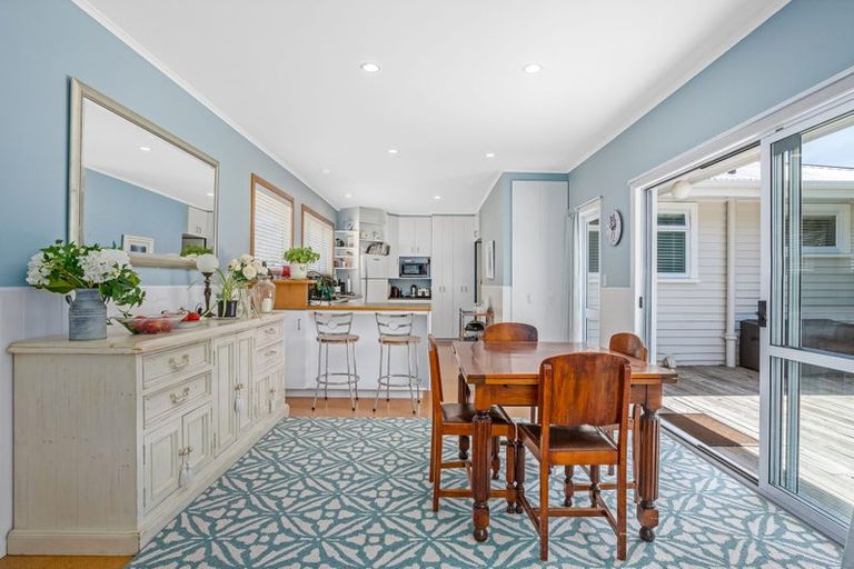 Photo of property in 4 Ranui Terrace, Tawa, Wellington, 5028