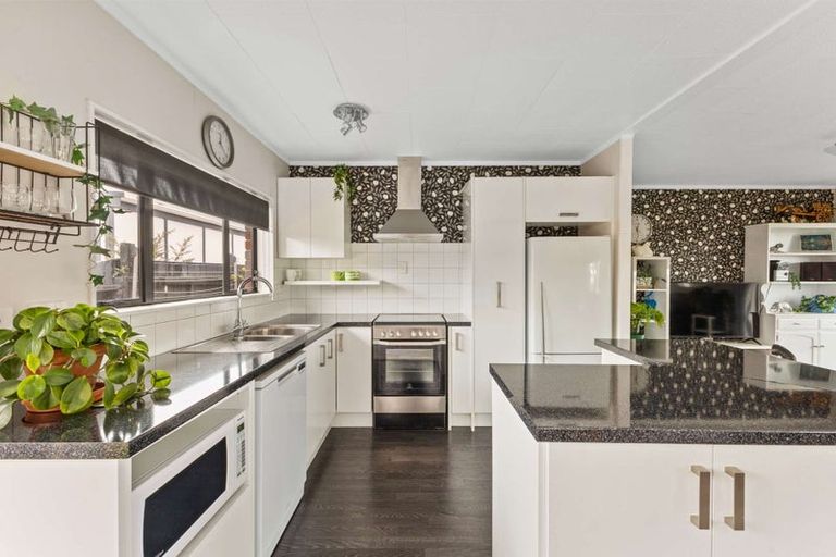 Photo of property in 219/1 Coronation Avenue, Welbourn, New Plymouth, 4310