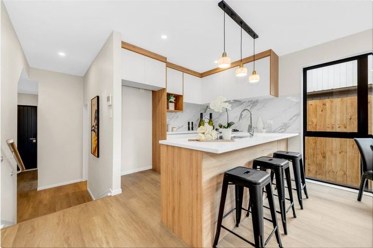 Photo of property in 22a Hearth Street, Flat Bush, 2019