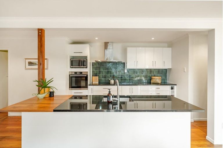 Photo of property in 84 Paremata Road, Paremata, Porirua, 5024