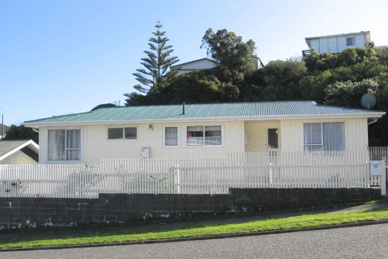 Photo of property in 53 Gloaming Hill, Titahi Bay, Porirua, 5022