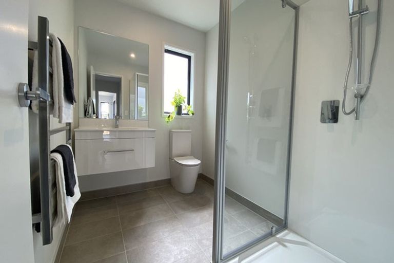 Photo of property in 1 Eric Gifford Drive, Ranui, Auckland, 0612