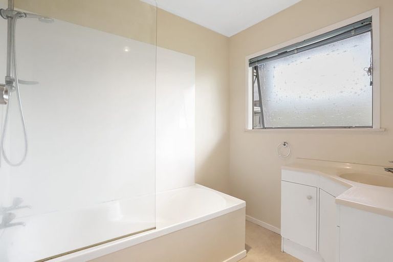 Photo of property in 3 Hartley Terrace, Massey, Auckland, 0614