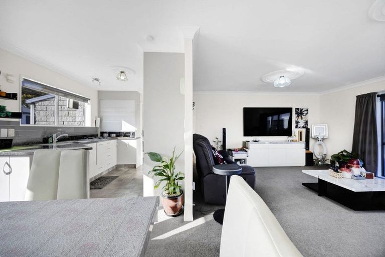 Photo of property in 212 Waihi Road, Hawera, 4610