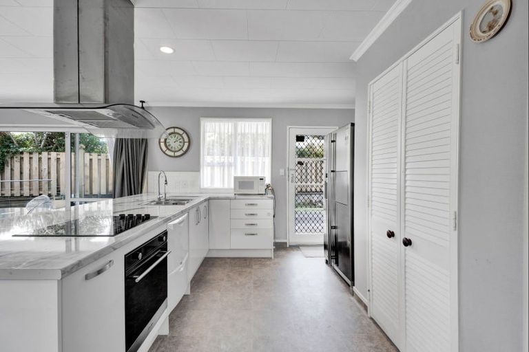 Photo of property in 14 Heaphy Road, Opunake, 4616