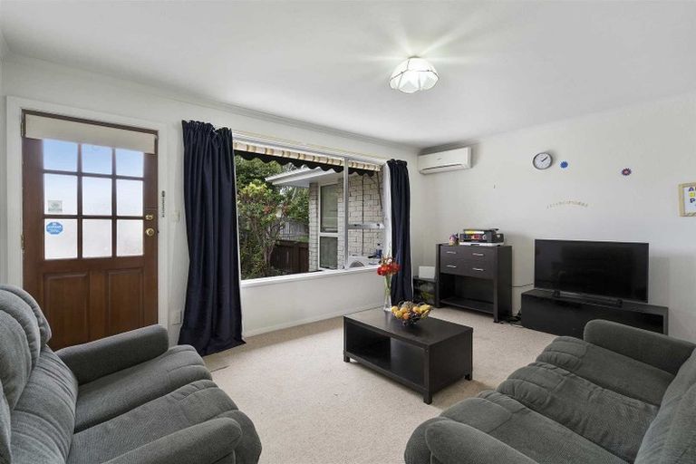 Photo of property in 2/8 Bowen Street, Upper Riccarton, Christchurch, 8041