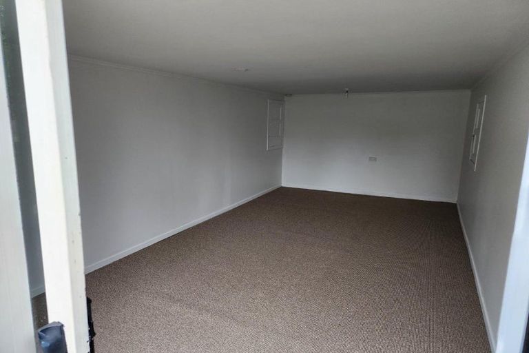 Photo of property in 132 Huatoki Street, Frankleigh Park, New Plymouth, 4310