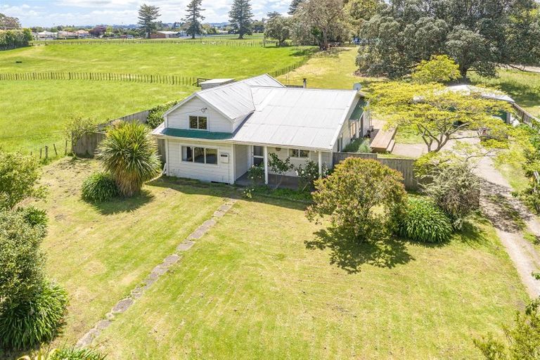 Photo of property in 30 Weraroa Road, Waverley, 4510