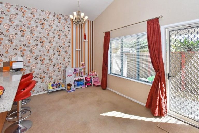 Photo of property in 99 Riverton Drive, Randwick Park, Auckland, 2105