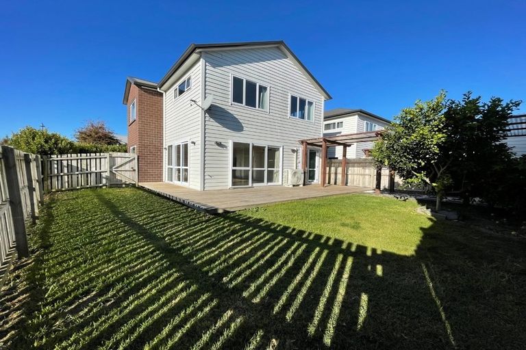 Photo of property in 16 Tarapiroe Avenue, Takanini, 2112