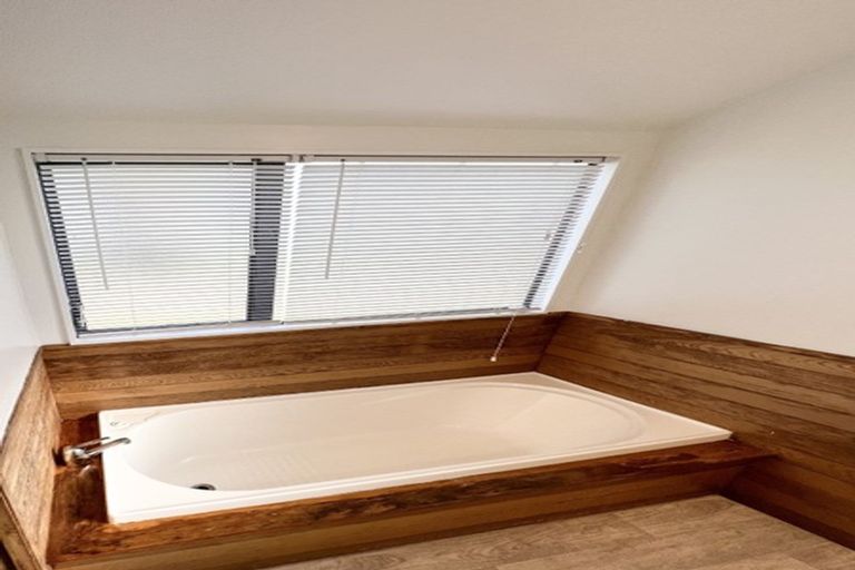 Photo of property in 10 Parkside Road, West Harbour, Auckland, 0618