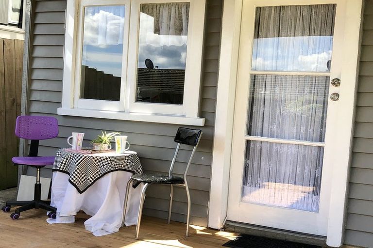 Photo of property in 2b Zion Road, Birkenhead, Auckland, 0626