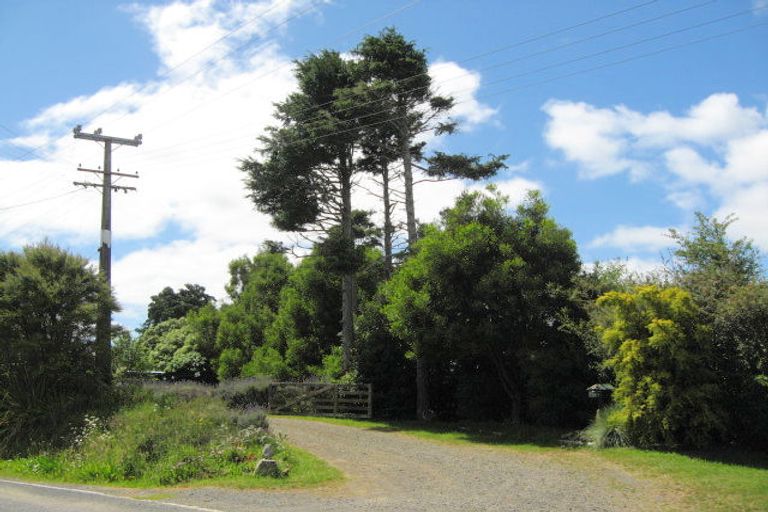 Photo of property in 342 Paparata Road, Bombay, 2675