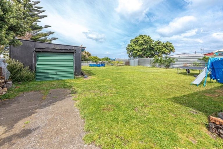 Photo of property in 217 Puriri Street, Castlecliff, Whanganui, 4501