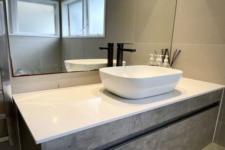 Photo of property in 1/894 East Coast Road, Northcross, Auckland, 0630