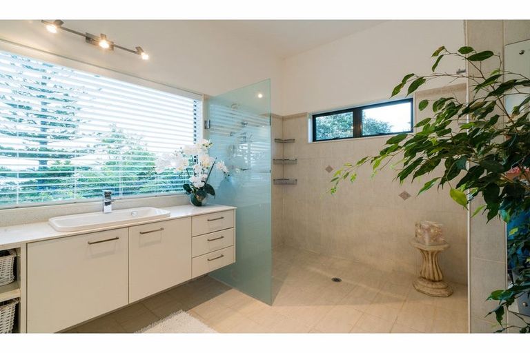 Photo of property in 2 Doves Bay Road, Kerikeri, 0294