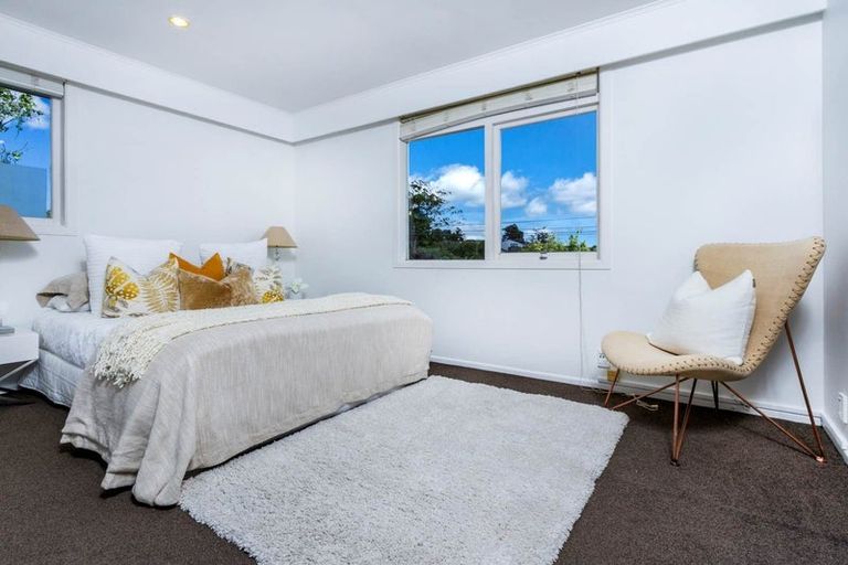 Photo of property in 1/4 Bond Crescent, Forrest Hill, Auckland, 0620