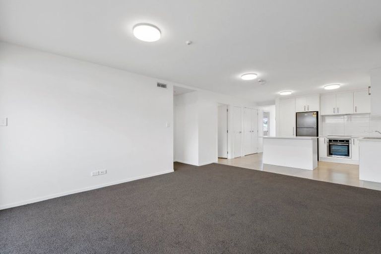 Photo of property in 1/4045f Great North Road, Glen Eden, Auckland, 0602