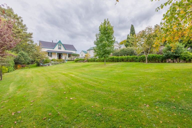 Photo of property in 3 Saint Marys Road, Waipukurau, 4200