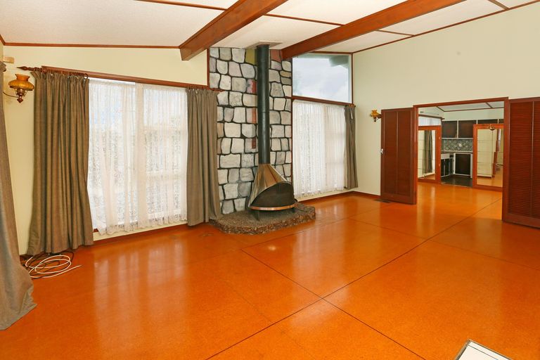 Photo of property in 6 Meadow Crescent, Te Atatu South, Auckland, 0602