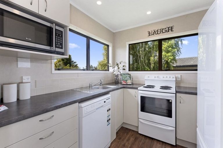 Photo of property in 102 Amanda Avenue, Dinsdale, Hamilton, 3204