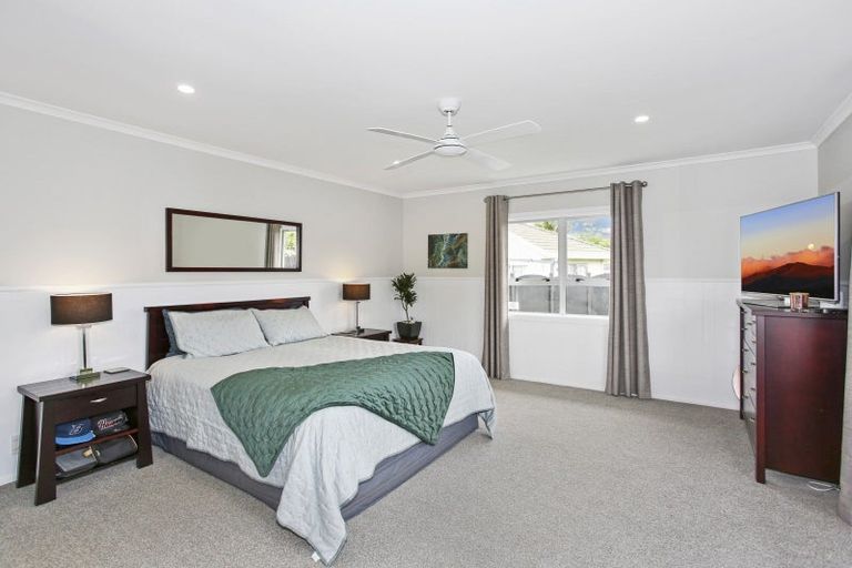 Photo of property in 13 Hanover Place, Pahurehure, Papakura, 2113