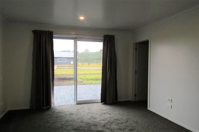 Photo of property in 11 Kahikatea Drive, Kinloch, Taupo, 3377