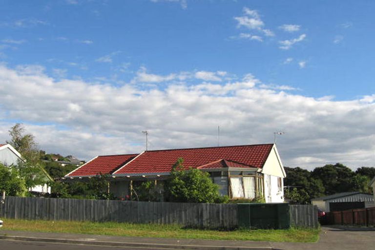 Photo of property in 24 Devonshire Road, Unsworth Heights, Auckland, 0632