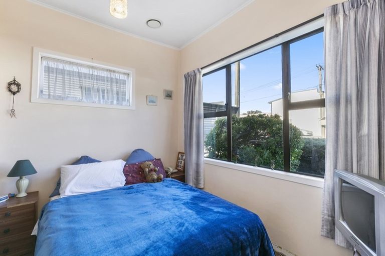 Photo of property in 14 Rua Street, Lyall Bay, Wellington, 6022