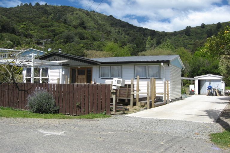 Photo of property in 11 Seaview Crescent, Picton, 7220