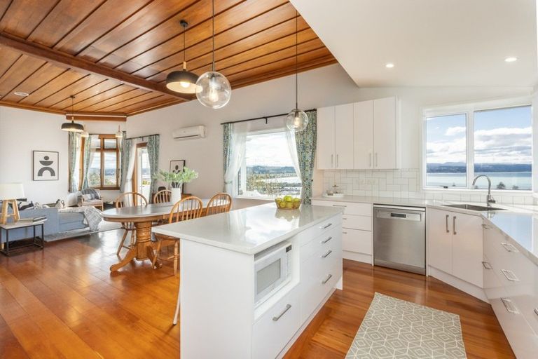 Photo of property in 123 Chaucer Road, Hospital Hill, Napier, 4110