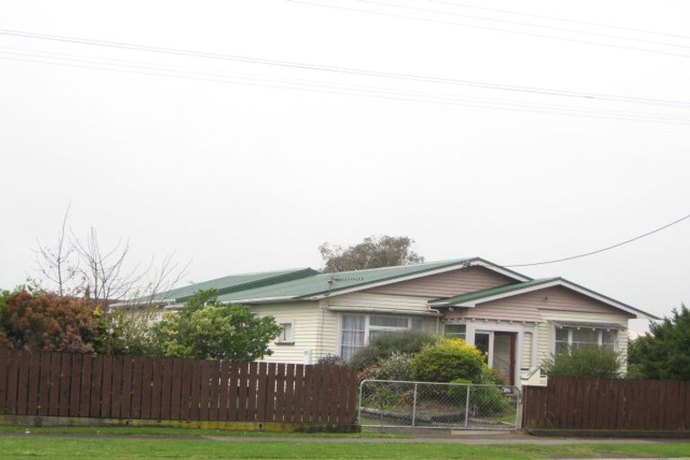 Photo of property in 28 Blake Street, Waitara, 4320