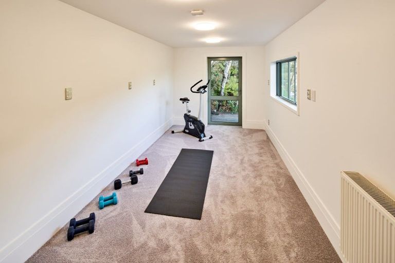 Photo of property in 21 Dillon Street, Lowry Bay, Lower Hutt, 5013