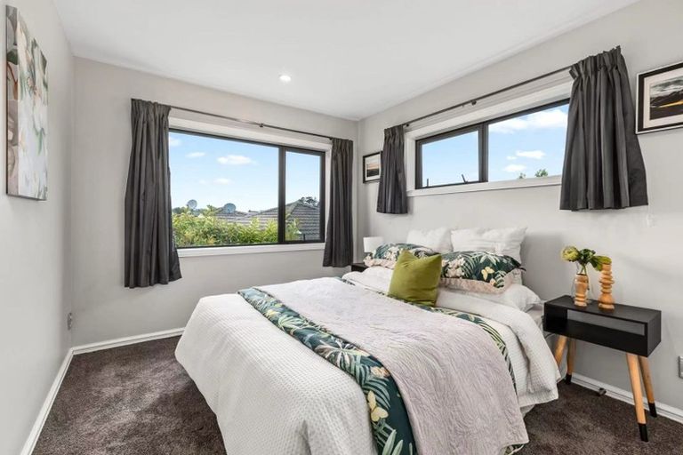 Photo of property in 84 Hugh Green Drive, Pinehill, Auckland, 0632