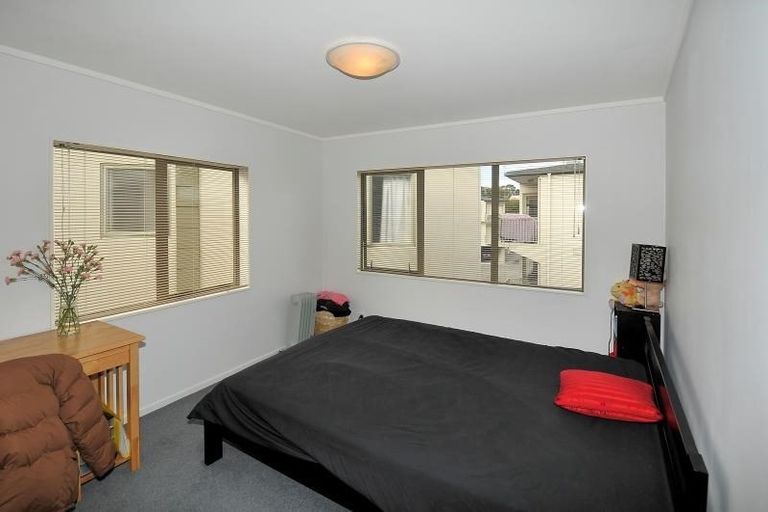 Photo of property in The Haven, 23/120 Beach Haven Road, Beach Haven, Auckland, 0626
