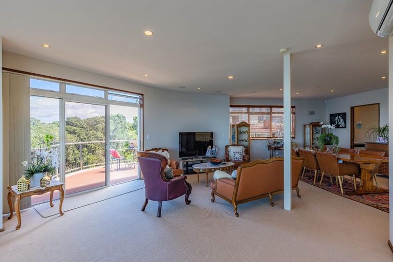 Photo of property in 1/3 Portal Place, Murrays Bay, Auckland, 0630