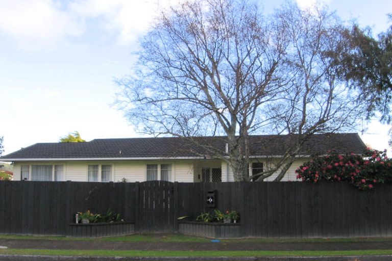 Photo of property in 2 Matipo Street, Waikanae, 5036