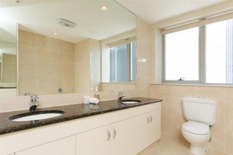 Photo of property in Shangri La Apartments, 5/97 Jervois Road, Herne Bay, Auckland, 1011