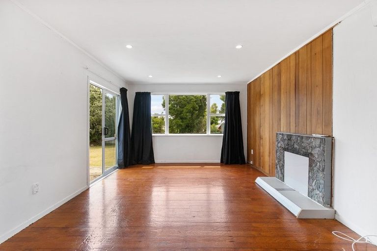 Photo of property in 100 Te Atatu Road, Te Atatu South, Auckland, 0610