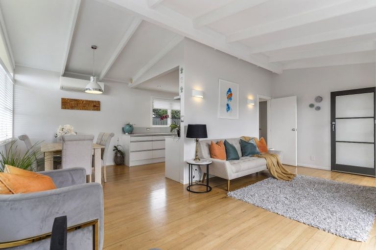 Photo of property in 22 Robbies Road, Shelly Park, Auckland, 2014