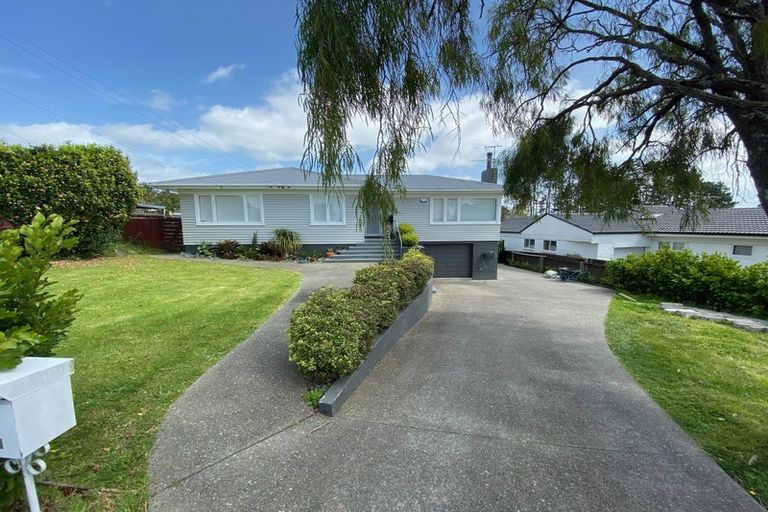 Photo of property in 30 Eastglen Road, Glen Eden, Auckland, 0602