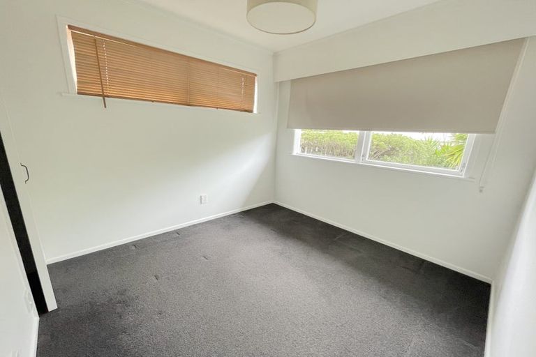 Photo of property in 10 Aplin Place, Birkdale, Auckland, 0626