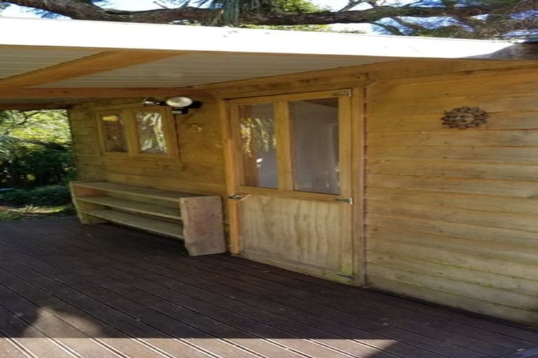 Photo of property in 48 Turanga Road, Henderson Valley, Auckland, 0612