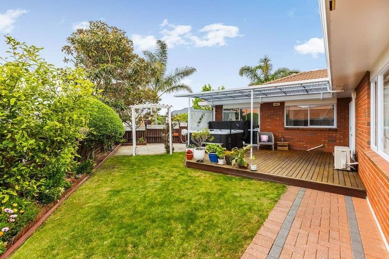 Photo of property in 15 Newinn Crescent, East Tamaki Heights, Auckland, 2016