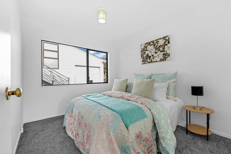 Photo of property in 2/21 College Road, Northcote, Auckland, 0627