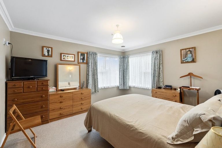 Photo of property in 17 Meadowvale Drive, Levin, 5510